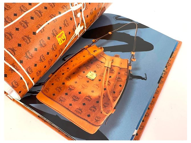 Libro MCM con copertina rigida Libro di decorazione di design per borse alla moda Assouline 2010 Michael Cromer - vista 4