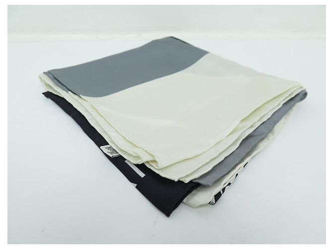 NUOVA SCIARPA QUADRATA CHANEL MADEMOISELLE GABRIEL COCO NERO ECRU QUADRATA 90 Sciarpa seta - vista 4
