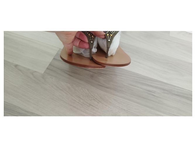 Sandali Teodora Valentino Garavani in scamosciato kaki - vista 10