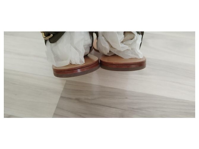 Sandali Teodora Valentino Garavani in scamosciato kaki - vista 11