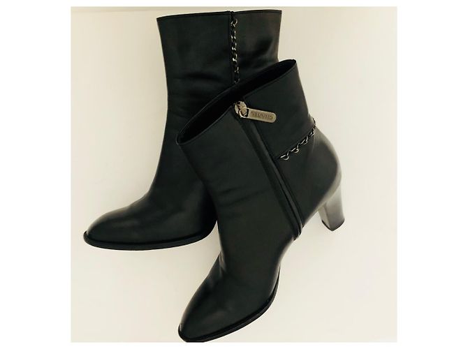 Botines Chanel con cadena de cuero negro - vista 10