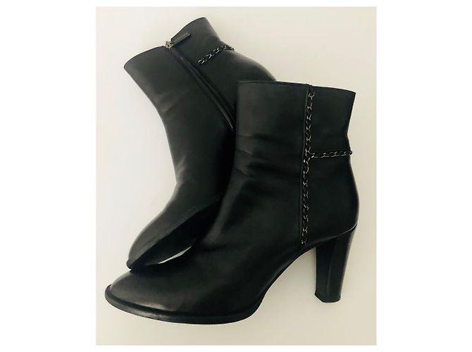 Botines Chanel con cadena de cuero negro - vista 18