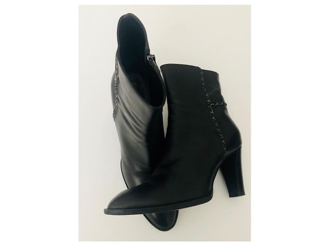Botines Chanel con cadena de cuero negro - vista 19