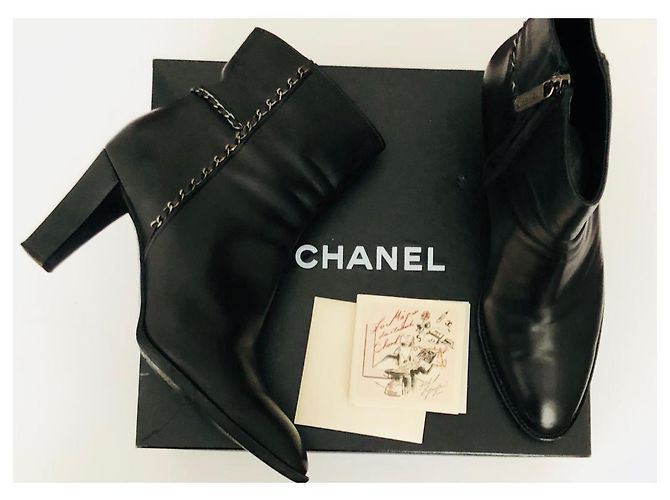Botines Chanel con cadena de cuero negro - vista 4