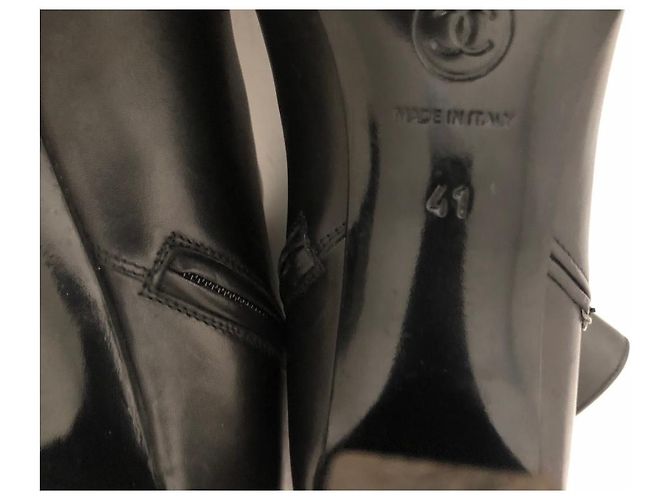 Botines Chanel con cadena de cuero negro - vista 9