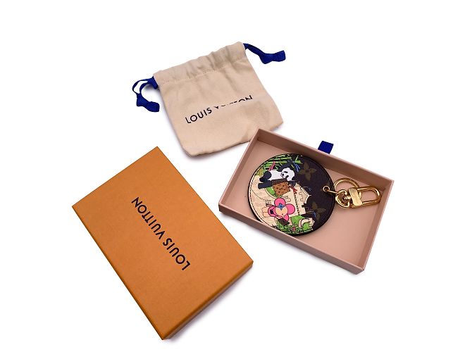 Vivienne Louis Vuitton Monogram Illustré China Wall Bag Charm Key Ring M00500 Brown - view 2