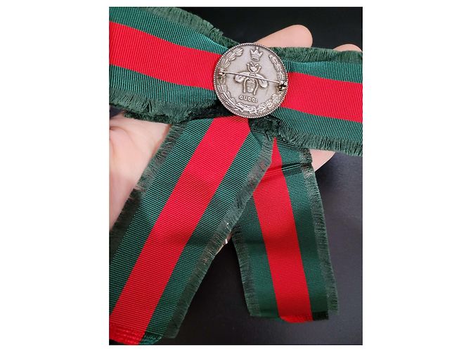 Marmont Spilla Gucci Rossa e Verde in Acciaio e Tessuto Rosso - vista 4
