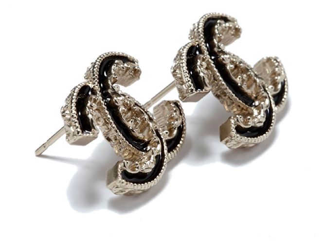 Chanel Große goldene CC-Ohrstecker aus schwarzer Emaille - Ansicht 2