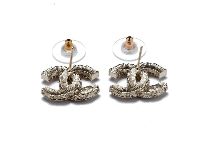 Chanel Große goldene CC-Ohrstecker aus schwarzer Emaille - Ansicht 4