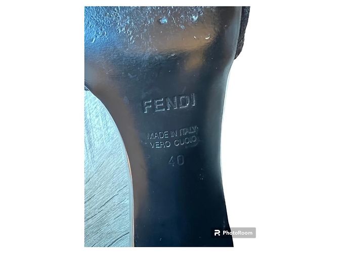Sandali Fendi in vernice argento - vista 3