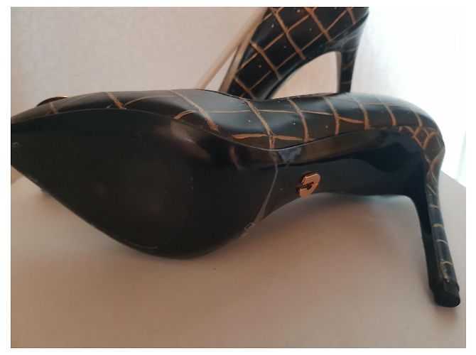 Charles Jourdan Pumps aus schwarzem Leder mit 19 cm Absatz Gold hardware - Ansicht 5