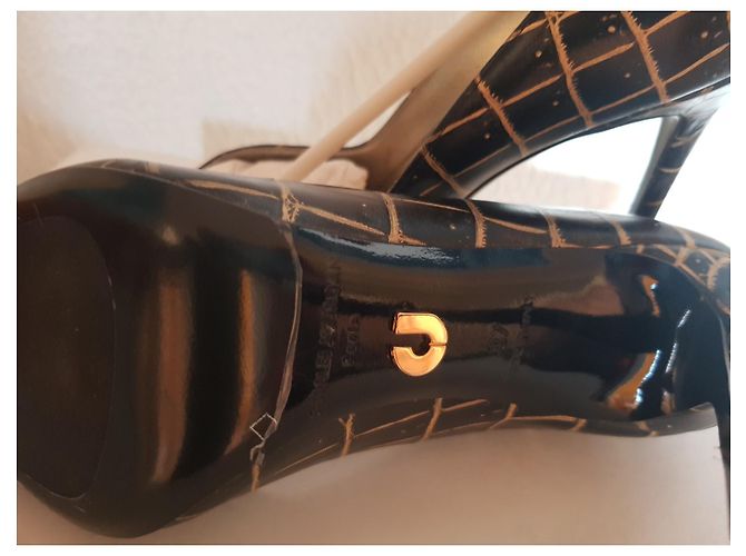 Charles Jourdan Pumps aus schwarzem Leder mit 19 cm Absatz Gold hardware - Ansicht 6