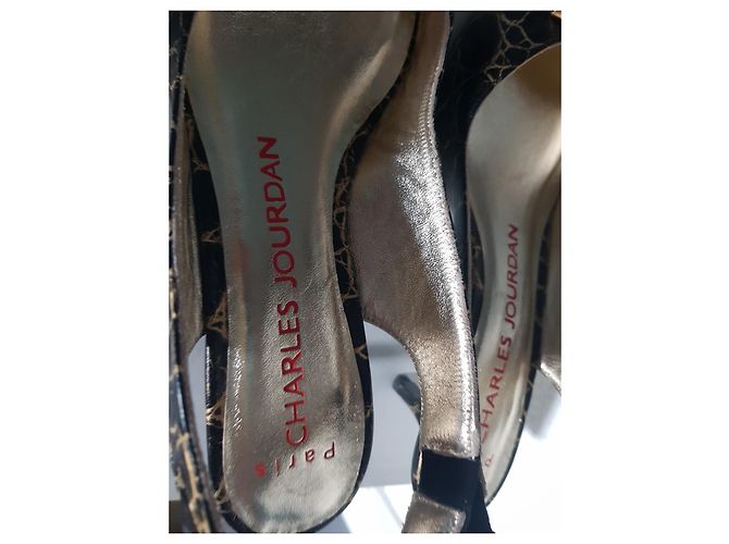 Décolleté con cinturino in pelle nera Charles Jourdan Nero Gold hardware - vista 12