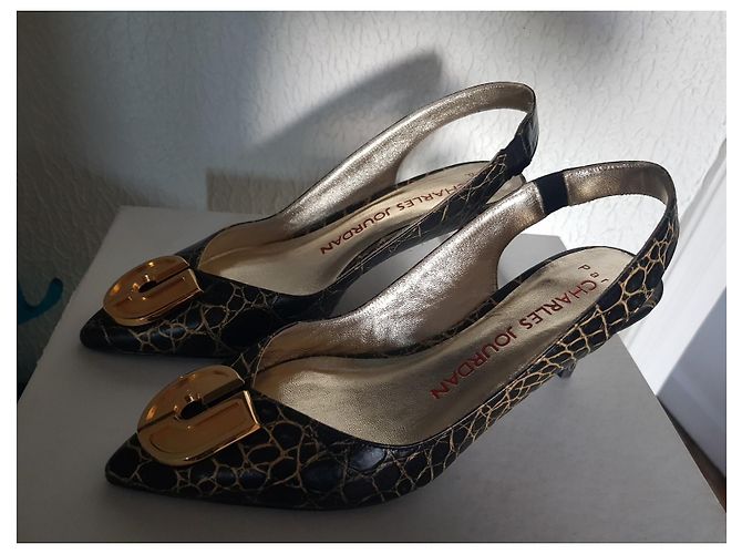Décolleté con cinturino in pelle nera Charles Jourdan Nero Gold hardware - vista 2