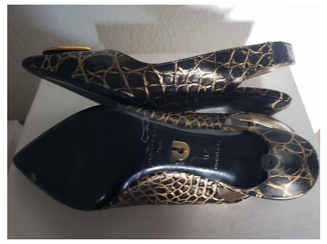 Décolleté con cinturino in pelle nera Charles Jourdan Nero Gold hardware - vista 6