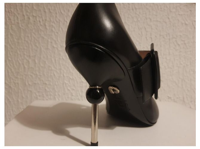 Charles Jourdan Pumps aus schwarzem Leder 10cm Absatz - Ansicht 4