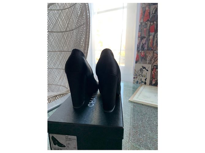 Décolleté Slingback Chanel in raso nero - vista 9