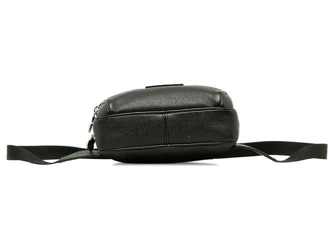 Bumbag Marsupio da esterno Taiga nero di Louis Vuitton - vista 4