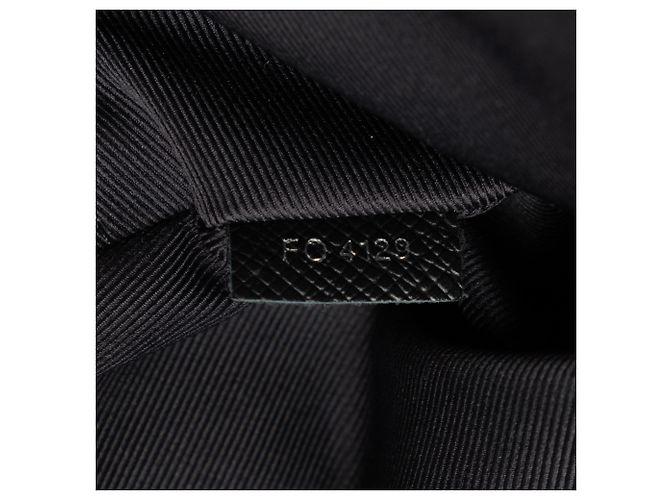 Bumbag Marsupio da esterno Taiga nero di Louis Vuitton - vista 7