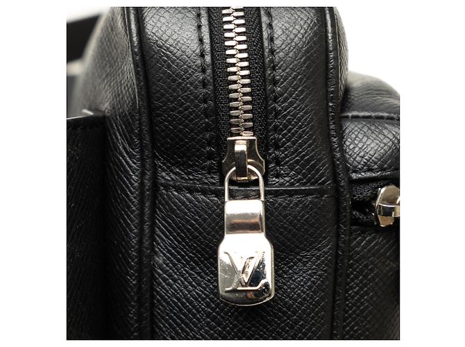 Bumbag Marsupio da esterno Taiga nero di Louis Vuitton - vista 8