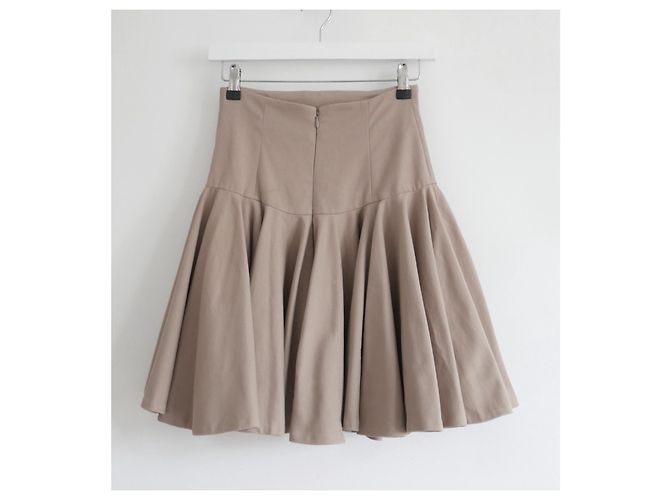 Falda súper acampanada de Alexander McQueen. Camello - vista 4