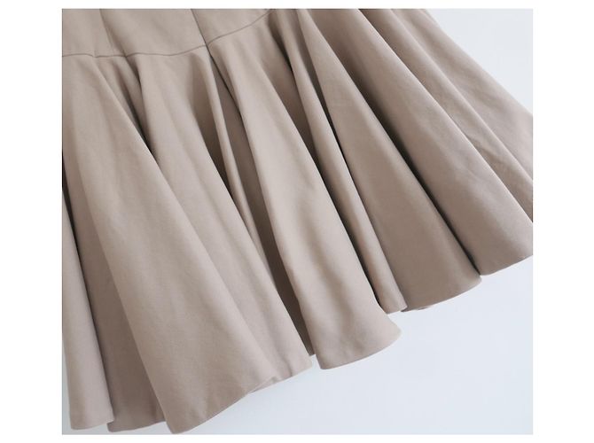 Falda súper acampanada de Alexander McQueen. Camello - vista 5