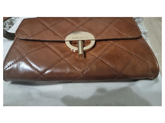 Clutch Vanessa Bruno em couro acolchoado craquelado Havana Marrom - vista 2