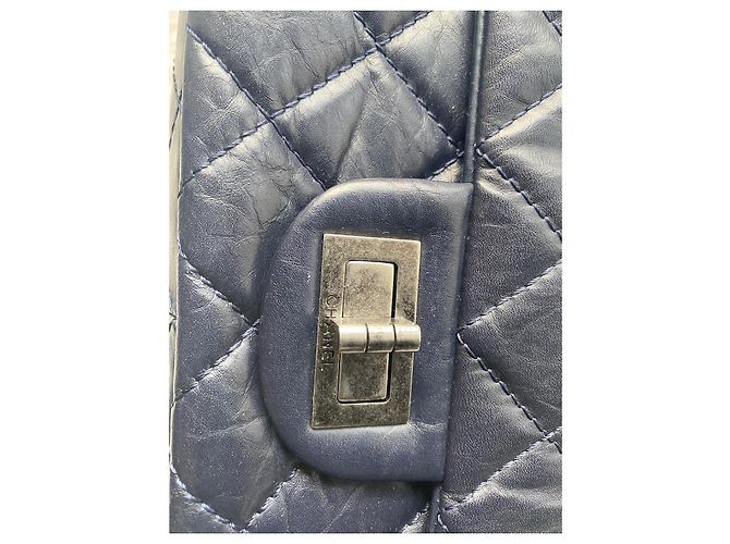 Borsa a mano Chanel 2.55 Large in pelle blu navy - vista 4