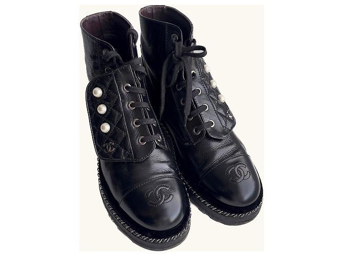 Chanel Kampfstiefel mit Perlen Schwarz - Ansicht 6