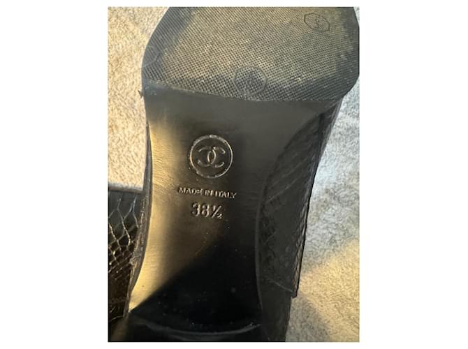 Botas Chanel de Python Preto - vista 6