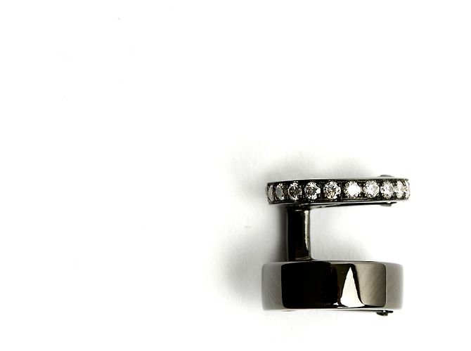 Brinco de Ouro Preto e Diamantes Berbere Repossi 2023 Clip Earcuff - vista 2