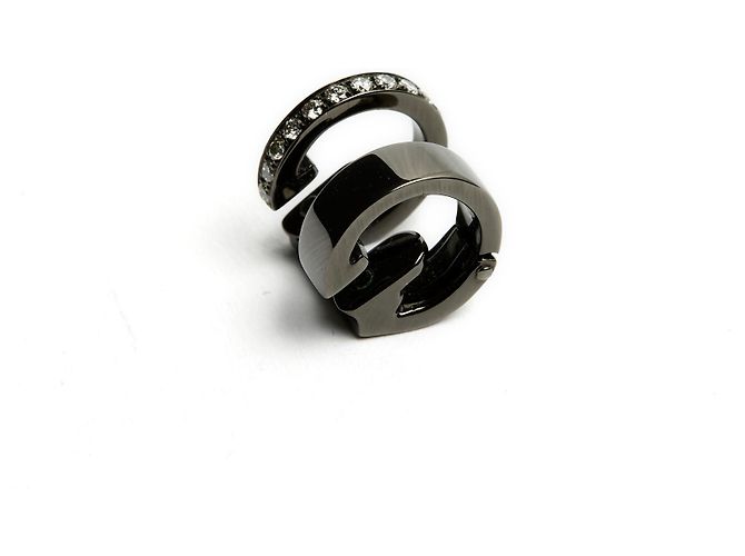 Brinco de Ouro Preto e Diamantes Berbere Repossi 2023 Clip Earcuff - vista 3