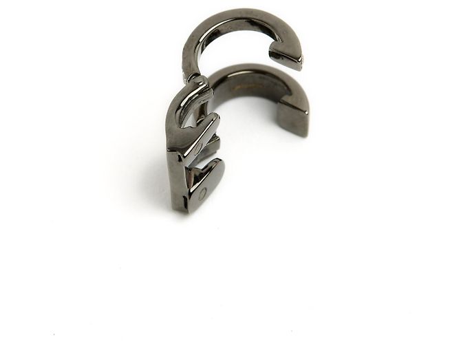 Brinco de Ouro Preto e Diamantes Berbere Repossi 2023 Clip Earcuff - vista 4