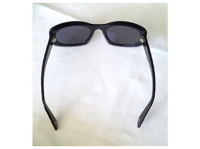 Chanel Modelo Tortoise negro en excelente estado - vista 12