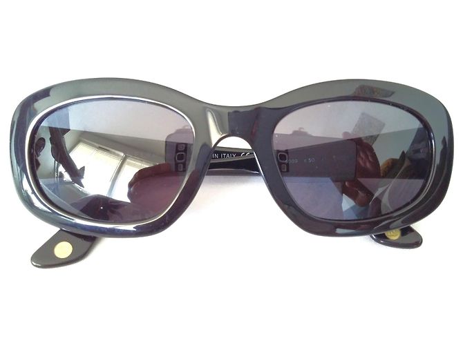 Chanel Modelo Tortoise negro en excelente estado - vista 7