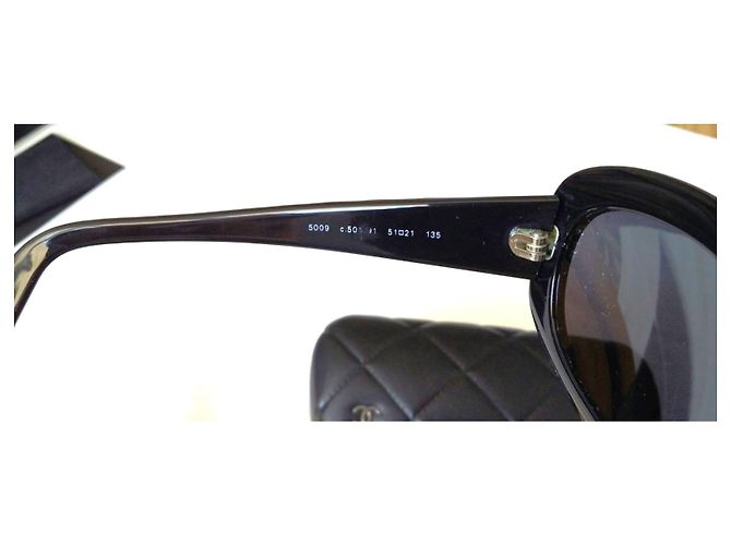 Chanel Modelo Tortoise negro en excelente estado - vista 9