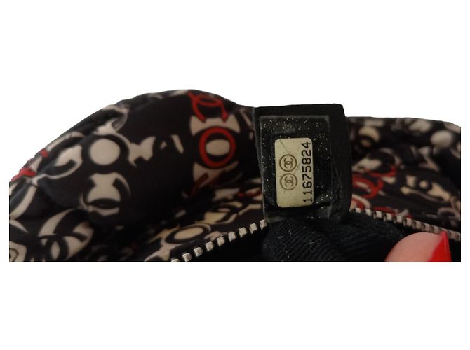 Bowling Borsa a mano Chanel Filigree Nylon Nera Rossa Bianca Nero Bianco Rosso - vista 9