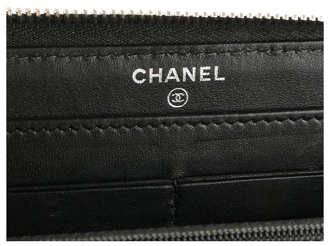 CHANEL - Black quilted leather wallet - view 7