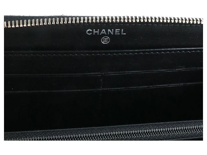 CHANEL - Black quilted leather wallet - view 8