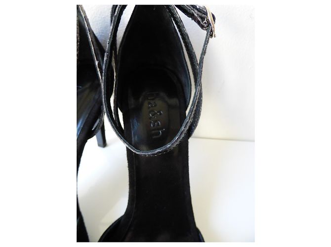 Ba&Sh High Heels Sandalen aus schwarzem Wildleder und Pythonleder - Ansicht 9