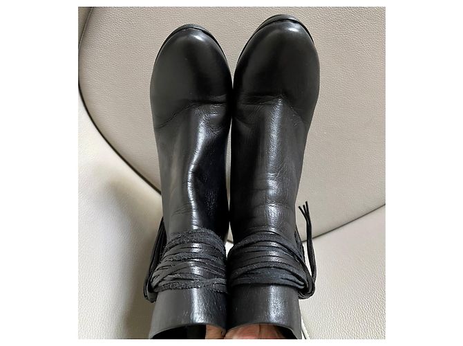 Autre Marque Stiefel oder schwarze Lederstiefeletten Größe 37,5 mit Knöchelriemen und Quaste. - Ansicht 15