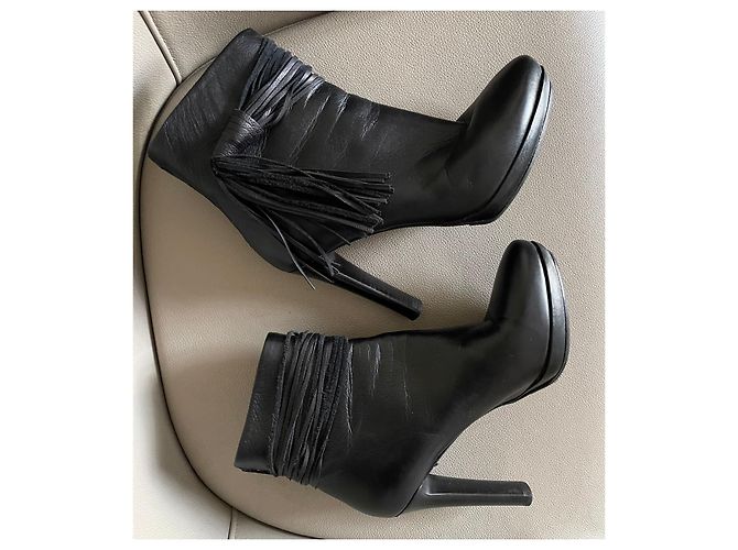 Autre Marque Stiefel oder schwarze Lederstiefeletten Größe 37,5 mit Knöchelriemen und Quaste. - Ansicht 2
