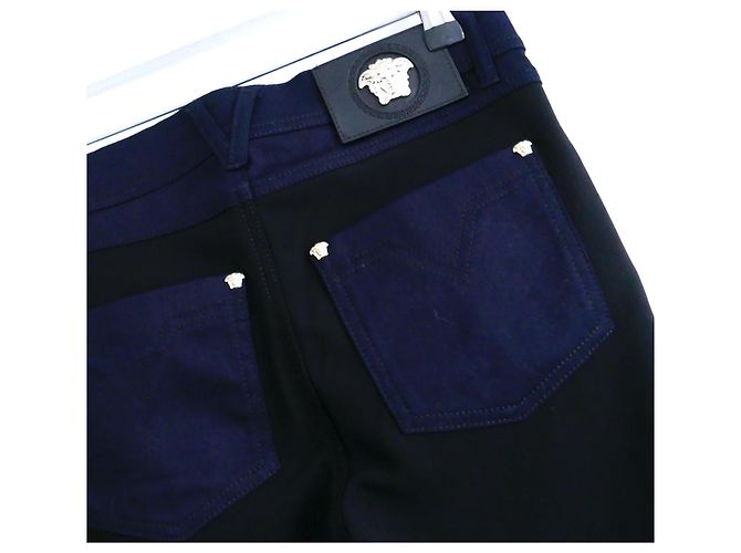 Calças de ganga e jersey misturados com a cabeça da Medusa da Versace - vista 4
