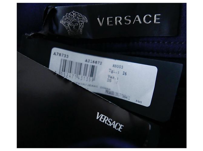 Calças de ganga e jersey misturados com a cabeça da Medusa da Versace - vista 7