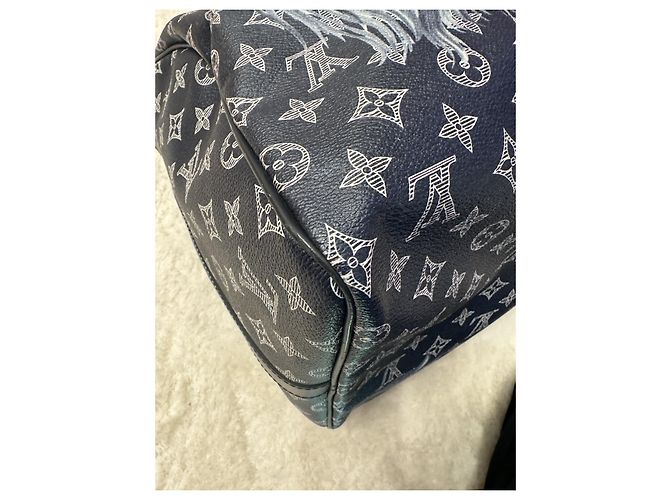 Abbesses Louis Vuitton Keepall 55 Safari Blu navy - vista 11