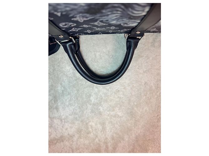 Abbesses Louis Vuitton Keepall 55 Safari Blu navy - vista 6