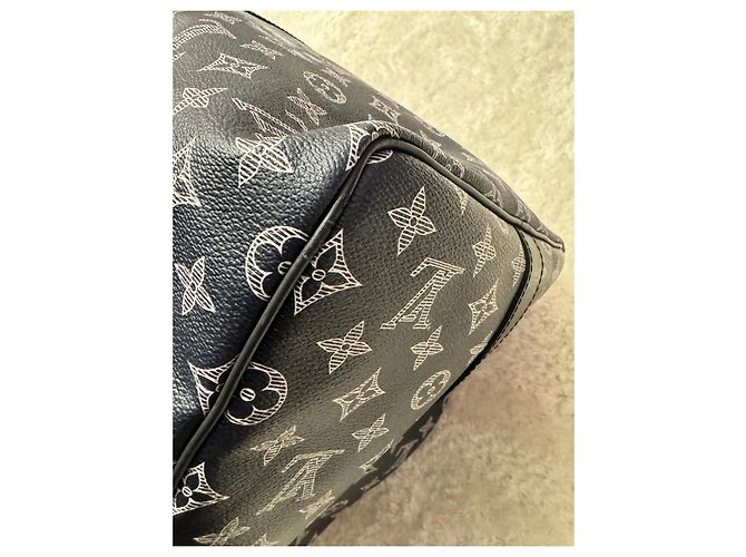 Abbesses Louis Vuitton Keepall 55 Safari Blu navy - vista 9