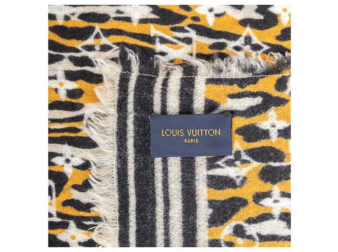Louis Vuitton Monogram Jungle Print Scarf Multiple colors - view 12