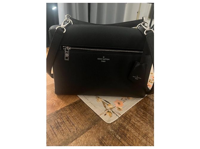 Louis Vuitton MYLOCKME VANILLE NOIR Senape - vista 2