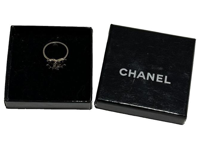 Anillo Chanel CC Strass Negros Dorado Gold hardware - vista 12